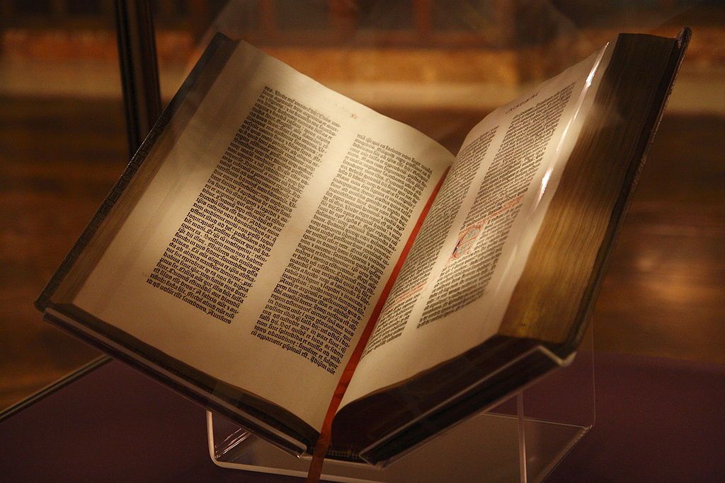 1024px-Gutenberg_Bible,_New_York_Public_Library,_USA._Pic_01