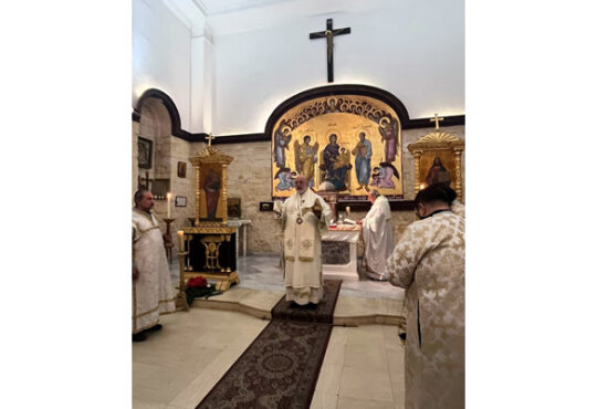 المطران شامي يترأس بدء الأربعين ساعة سجود أمام القربان المقدس