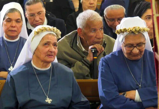 غبطة البطريرك الأنبا إبراهيم إسحق يترأس قداس اليوبيل الذهبي لراهباتين من الراهبات المصريات